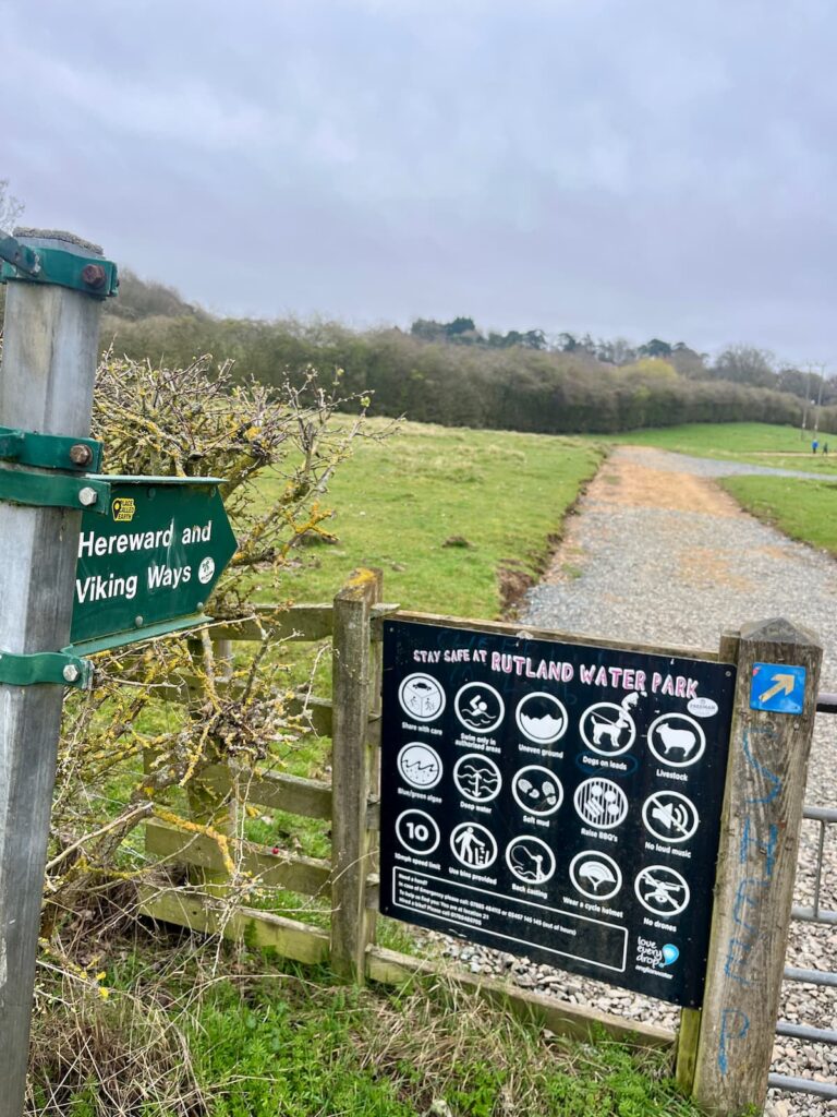 Walking path into Rutland Water